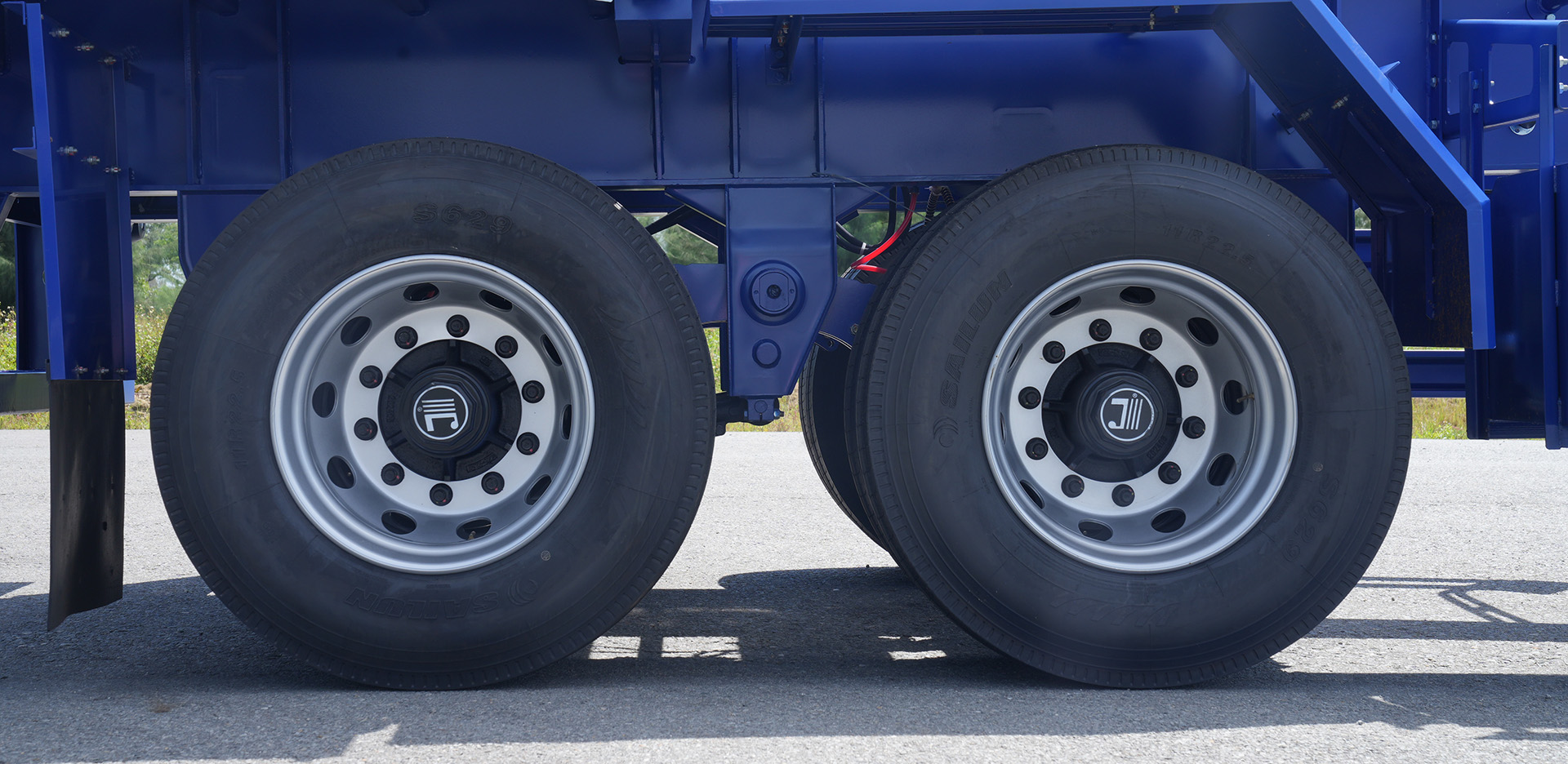 Sơ mi rơ moóc xương 2 trục 20' 8 khoá 11