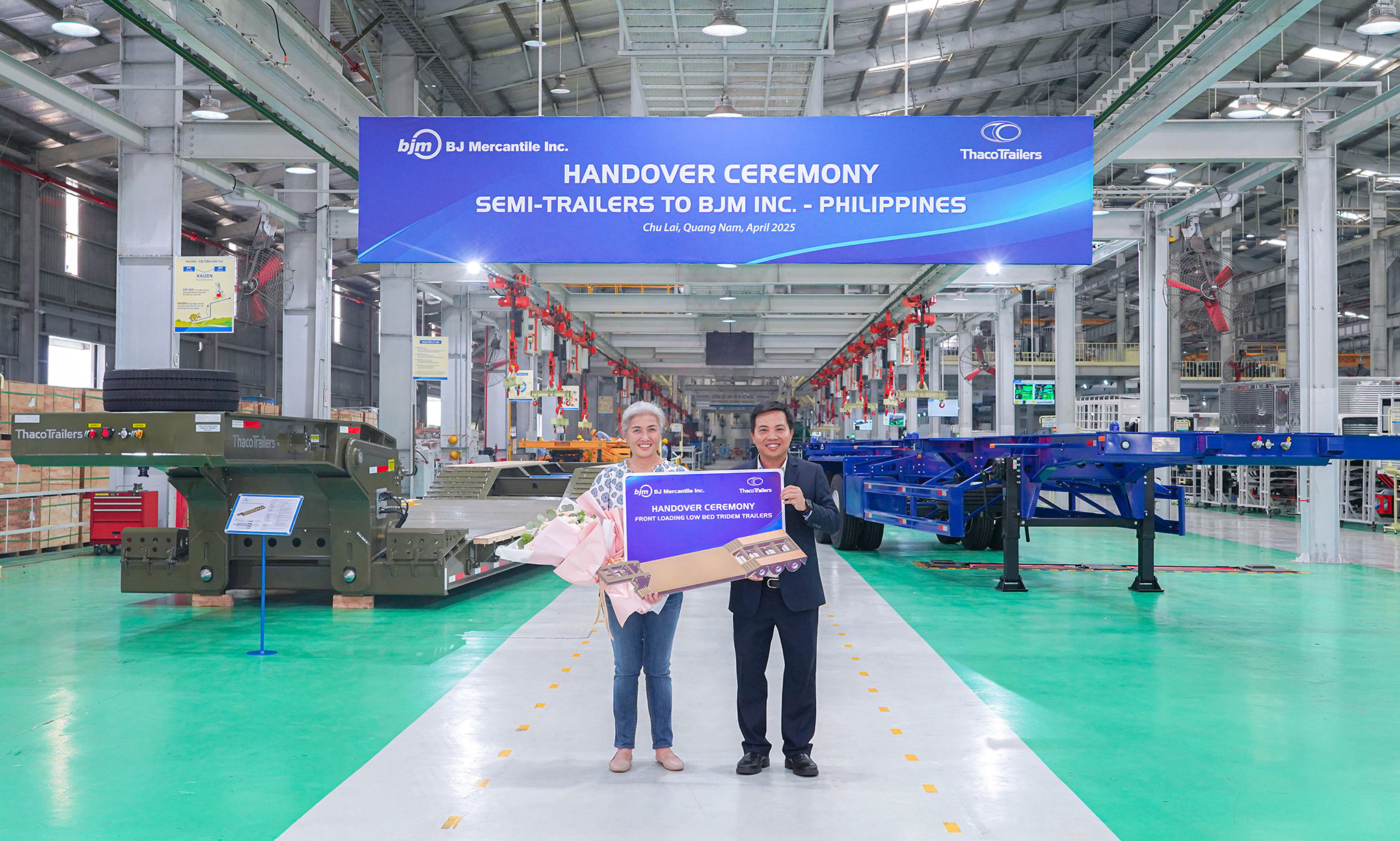Lễ bàn giao lô sơ mi rơ moóc (SMRM) sàn thấp 3 trục chuyên dụng cho đối tác BJM Inc.